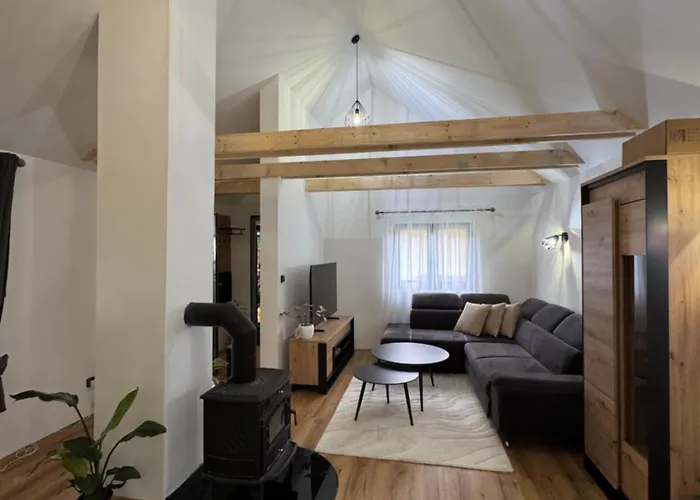 Nelinka Pobliz Hlucinskeho Jezera Apartament *