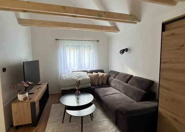 Apartament Nelinka Pobliz Hlucinskeho Jezera *