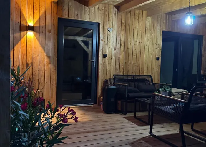 Nelinka Pobliz Hlucinskeho Jezera Apartament *
